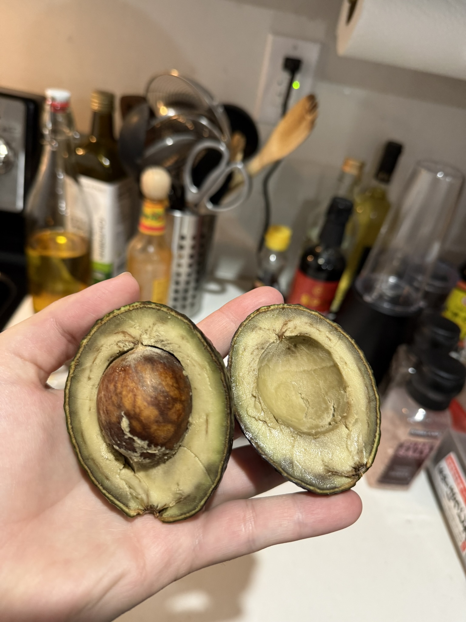 茶色い筋。柔らかすぎる果肉。青果店への信頼が揺らいだ瞬間。