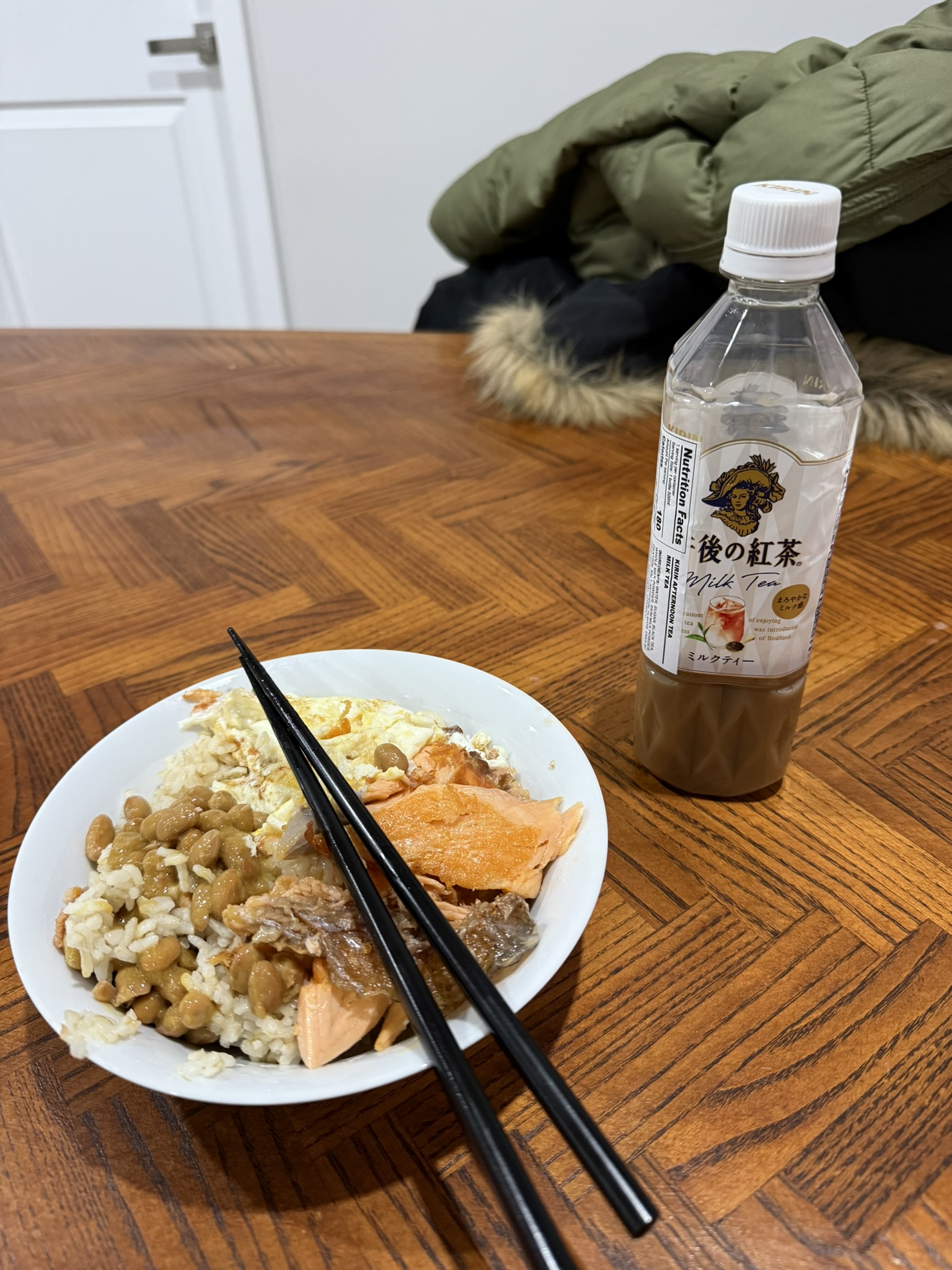 混ぜる前。午後の紅茶は無糖に見えた。