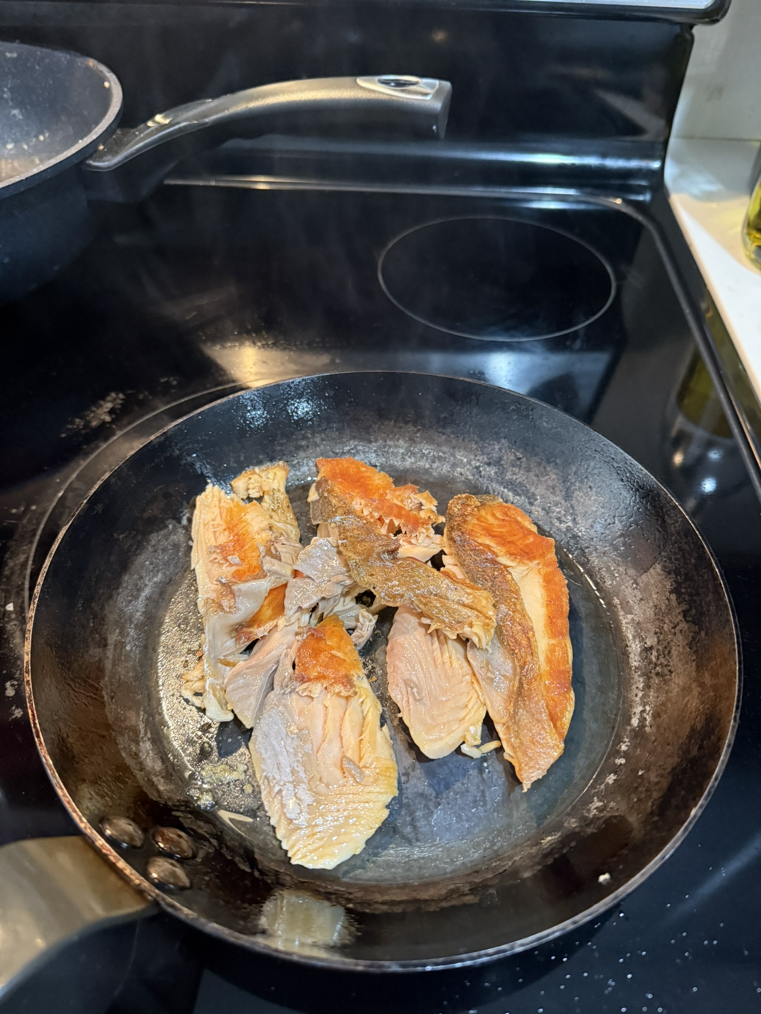 焼き色は立派。構造的一貫性は「提案」程度。